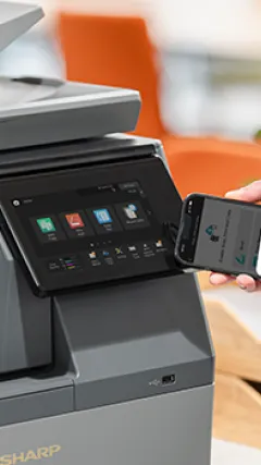 user connecting with Synappx software