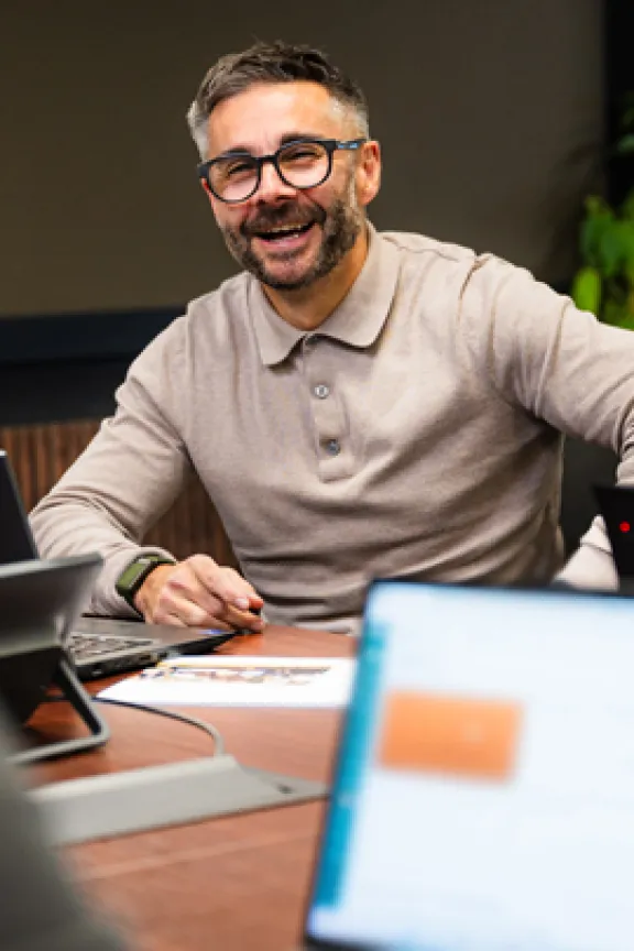 It support technician with client